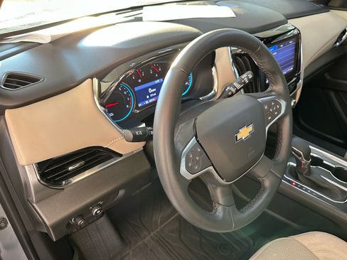 Used 2023 Chevrolet Traverse LT image 17