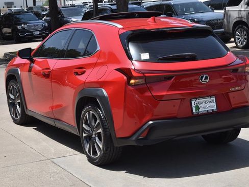 Used 2020 Lexus UX 200 w/ Premium Package FWD image 10