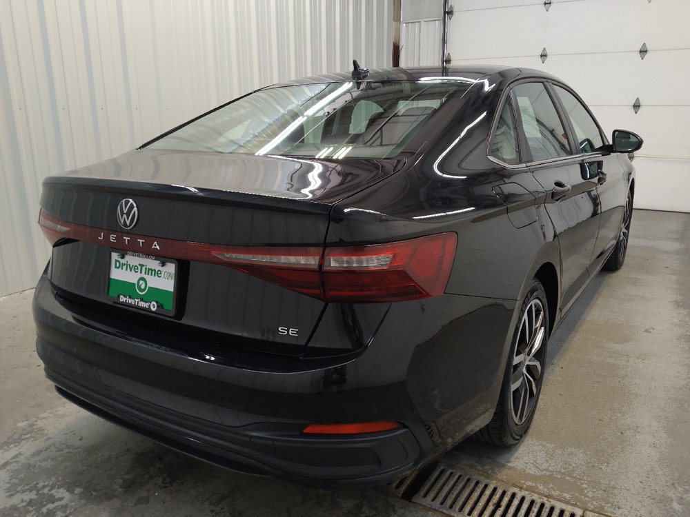Used 2025 Volkswagen Jetta SE FWD image 9