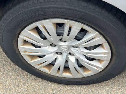 Used 2012 Toyota Camry LE FWD image 17