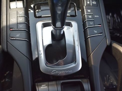 Used 2017 Porsche Cayenne Platinum Edition AWD/4WD image 33