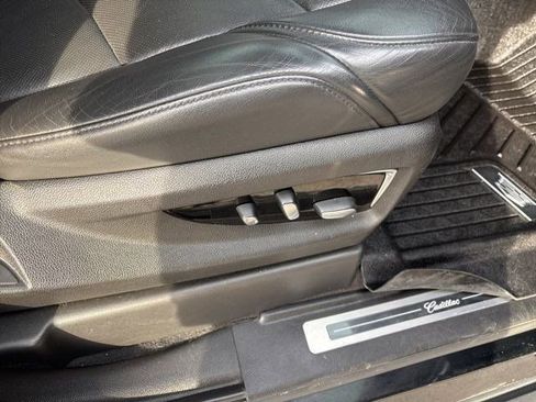 Used 2019 Cadillac Escalade ESV Luxury image 43