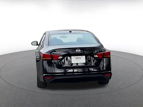 Used 2025 Nissan Altima 2.5 SV image 16