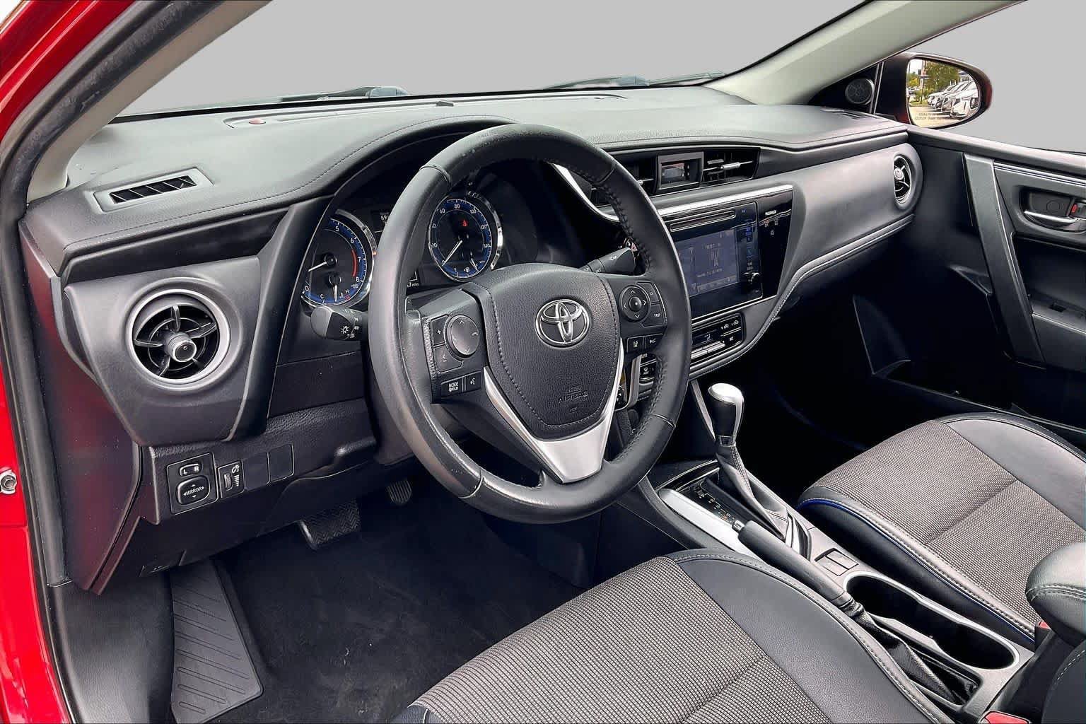 Used 2017 Toyota Corolla SE w/ Carpet Mat Package (TMS) FWD image 16