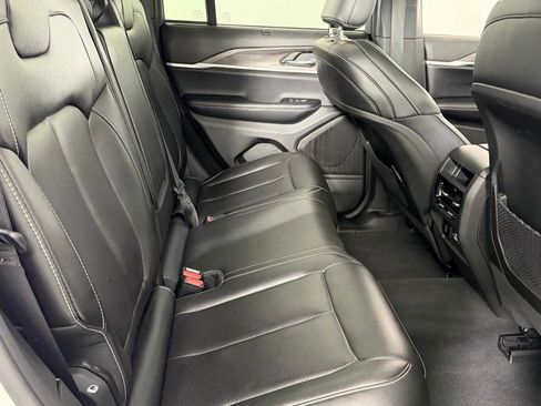 Used 2024 Jeep Grand Cherokee Limited w/ Luxury Tech Group II image 31