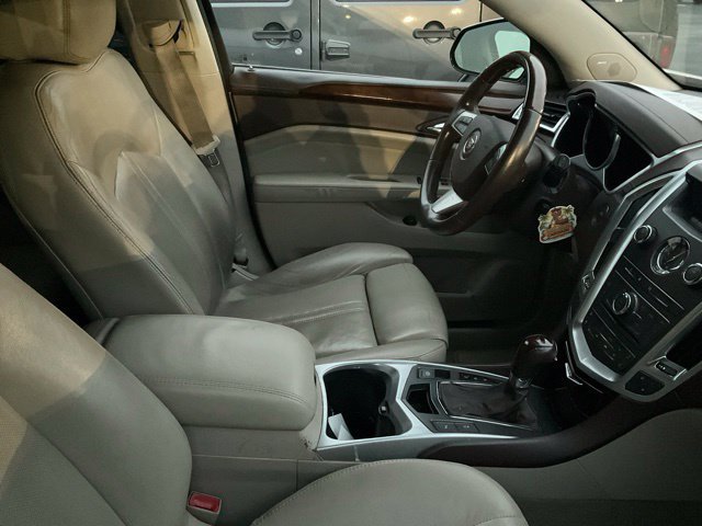 Used 2010 Cadillac SRX Luxury FWD image 4