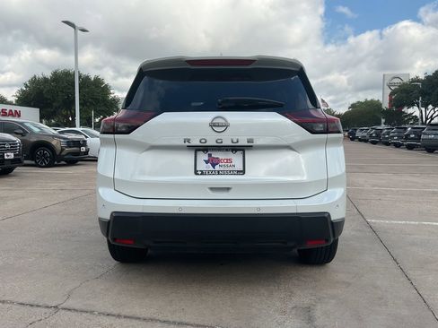 Used 2025 Nissan Rogue SV FWD image 9