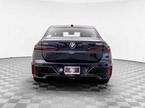 Certified 2025 BMW 740i xDrive w/ Premium Package AWD/4WD image 4