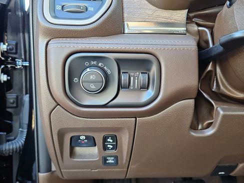 Used 2025 RAM 1500 Limited w/ Trailer Tow Group image 17