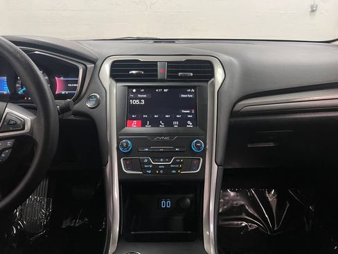 Used 2019 Ford Fusion SE FWD image 19