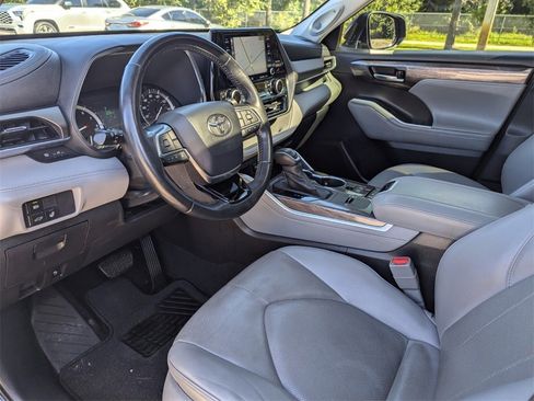 Used 2020 Toyota Highlander Limited image 28