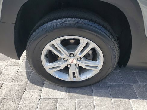 Used 2024 GMC Terrain SLE image 5