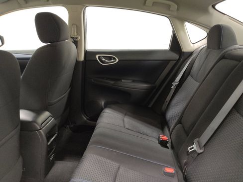 Used 2018 Nissan Sentra SR w/ Technology Package FWD image 18