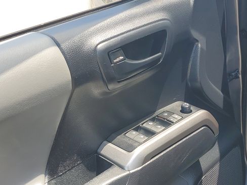 Used 2021 Toyota Tacoma SR5 RWD image 20