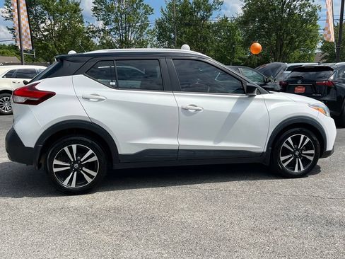 Used 2020 Nissan Kicks SV FWD image 11