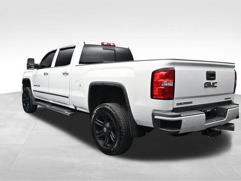 Used 2019 GMC Sierra 2500 Denali w/ Suspension Package, Off-Road AWD/4WD image 3