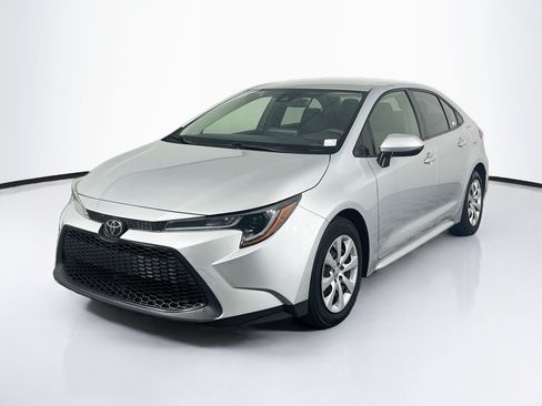 Used 2022 Toyota Corolla LE FWD image 3