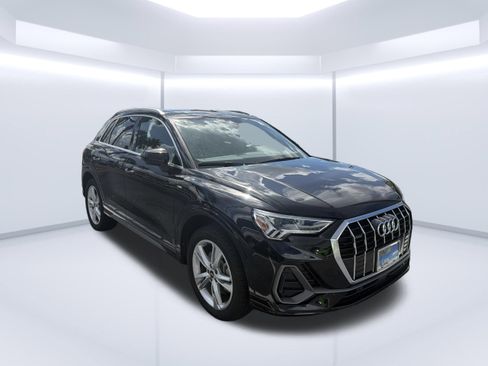 Used 2024 Audi Q3 2.0T Premium AWD/4WD image 3