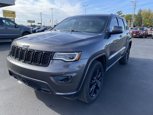 Used 2021 Jeep Grand Cherokee Laredo X image 4