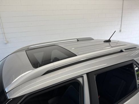 Used 2025 Hyundai Venue SEL FWD image 13