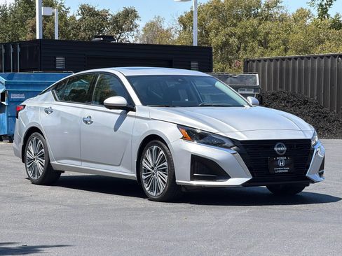 Used 2024 Nissan Altima 2.5 SL FWD image 8