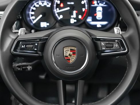 Used 2025 Porsche Macan image 17