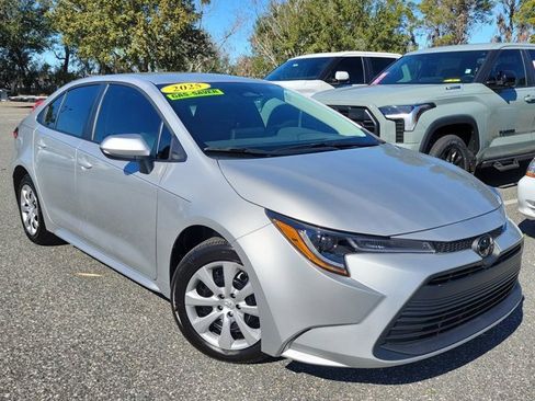 Used 2025 Toyota Corolla LE image 8