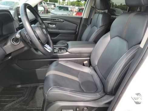 Used 2025 Honda Pilot EX-L image 10