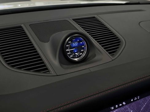 Used 2025 Porsche Macan image 28