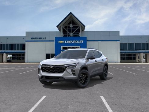 New 2026 Chevrolet Trax LT w/ Sunroof Package FWD image 8