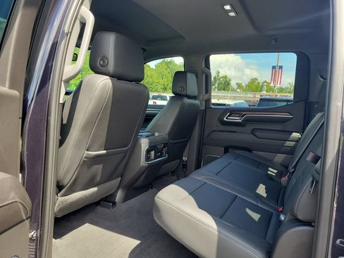 Used 2023 GMC Sierra 1500 SLT w/ SLT Premium Package AWD/4WD image 12