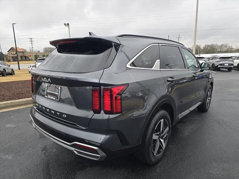 Certified 2022 Kia Sorento S image 3