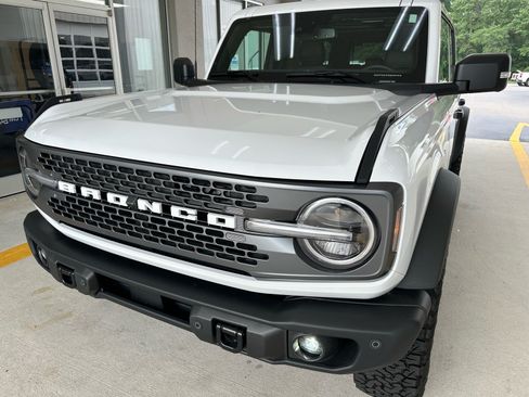 Used 2025 Ford Bronco Badlands AWD/4WD image 2