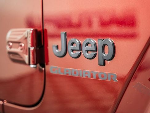 Used 2021 Jeep Gladiator Willys image 18