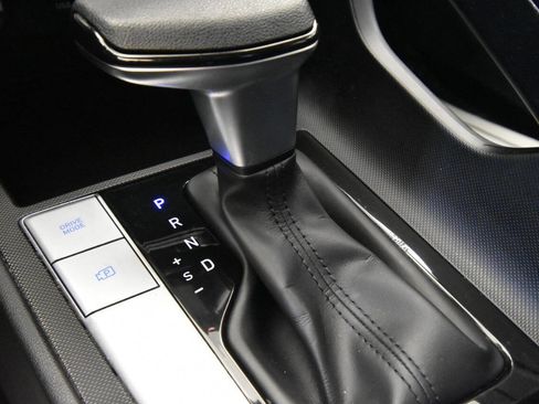 Used 2021 Hyundai Elantra SEL image 18