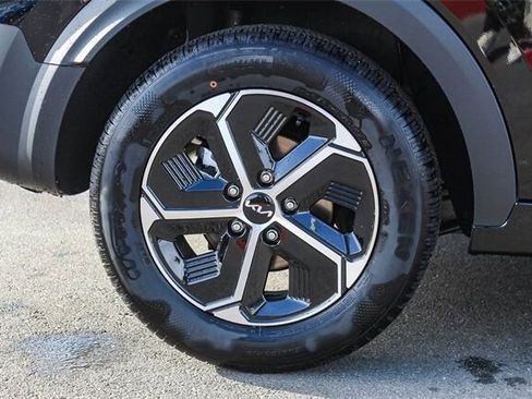 New 2025 Kia Niro EX image 10