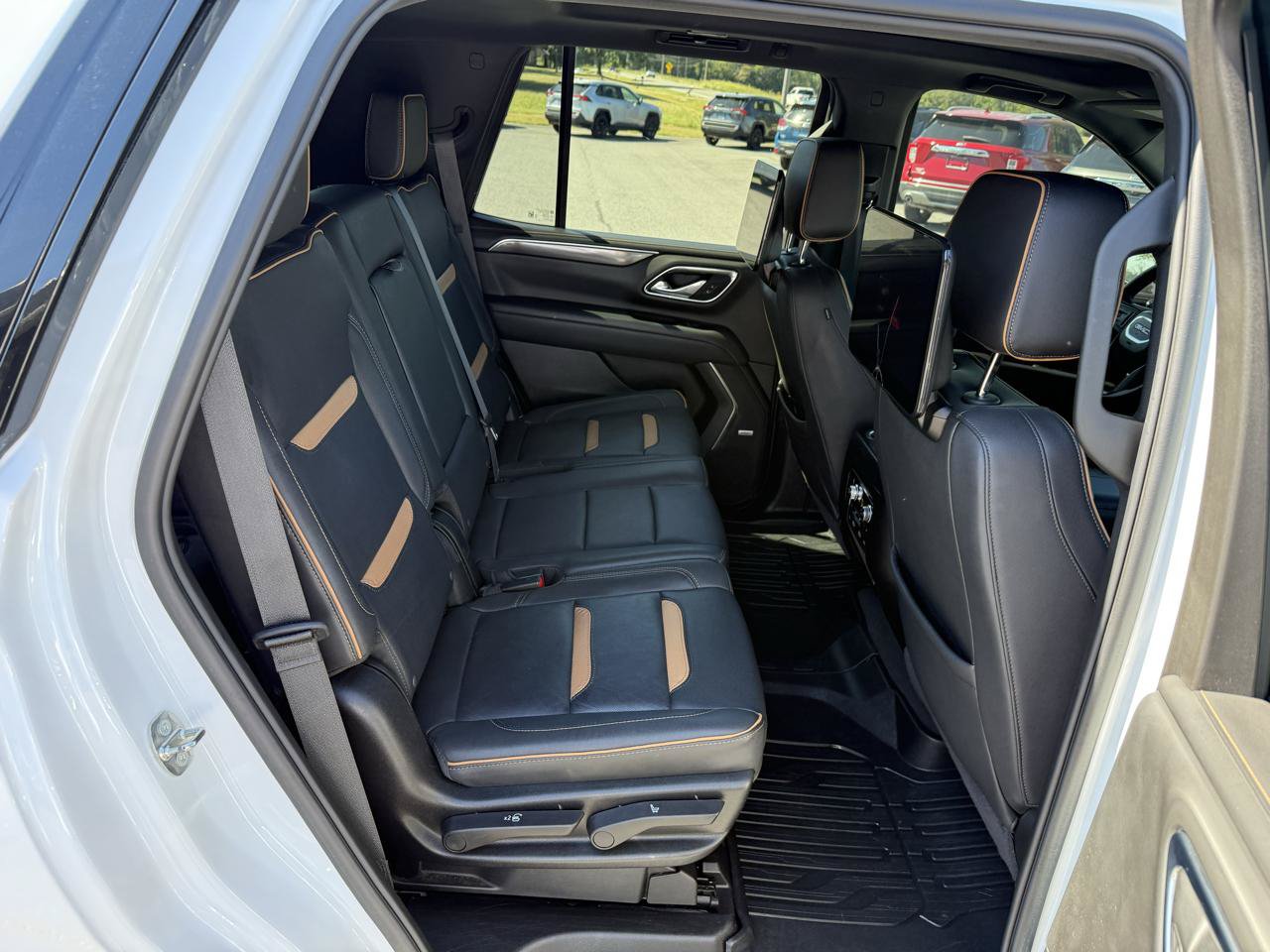 Used 2024 GMC Yukon AT4 w/ Technology Package AWD/4WD image 22