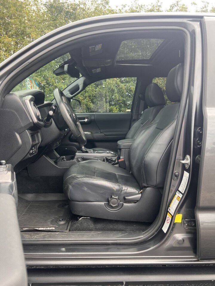 Used 2018 Toyota Tacoma TRD Sport AWD/4WD image 13
