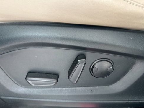 Used 2022 Ford Explorer XLT w/ Equipment Group 202A image 12