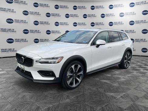 Certified 2024 Volvo V60 B5 Cross Country Plus AWD/4WD image 1