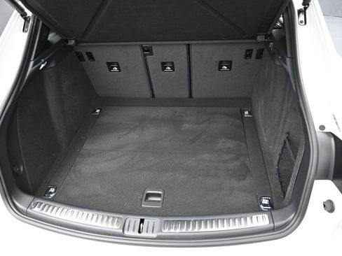 Certified 2026 Porsche Macan AWD/4WD image 32