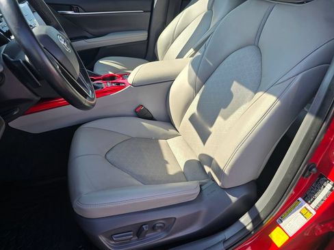 Used 2019 Toyota Camry XSE FWD image 16