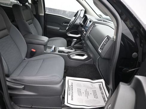 Used 2022 Nissan Frontier SV AWD/4WD image 7