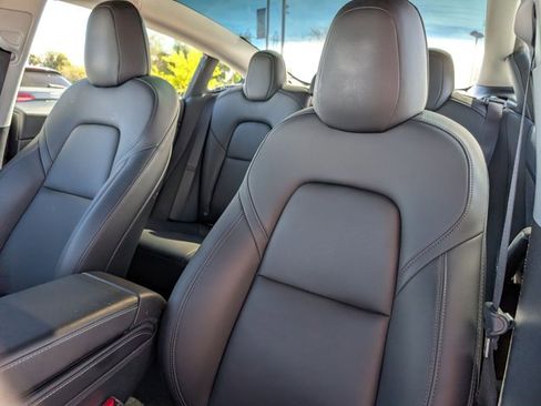 Used 2022 Tesla Model 3 Long Range image 18