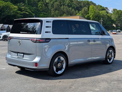 Used 2025 Volkswagen ID. Buzz Pro S Plus RWD image 9
