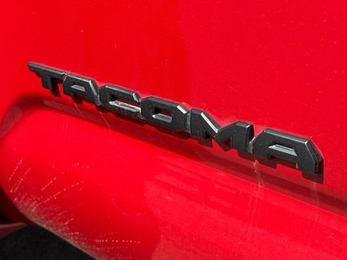 Used 2023 Toyota Tacoma TRD Off-Road w/ Technology Package AWD/4WD image 11