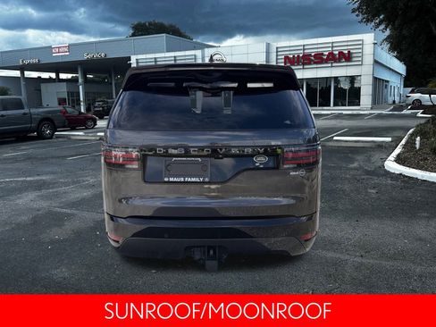 Used 2023 Land Rover Discovery S R-Dynamic image 5