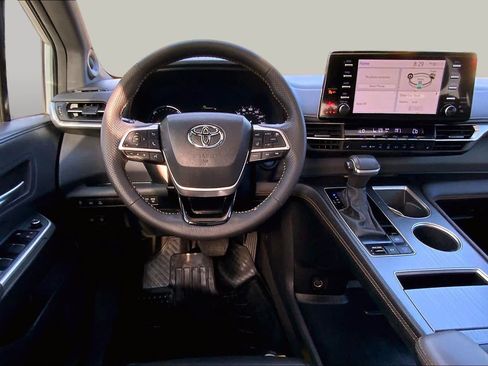 Used 2023 Toyota Sienna XLE Woodland Edition AWD/4WD image 6