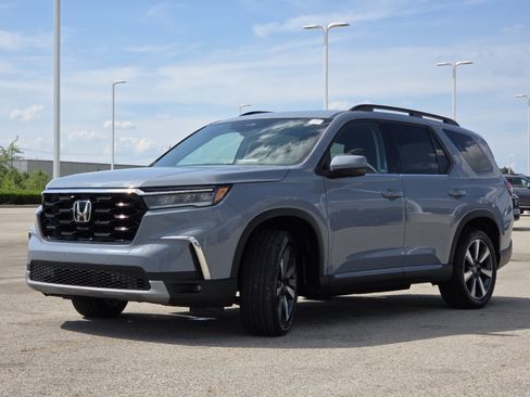 Used 2024 Honda Pilot Touring image 14