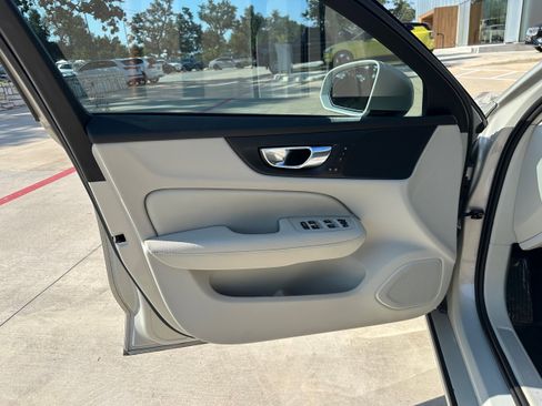 Used 2020 Volvo S60 T5 Momentum w/ Protection Package image 18